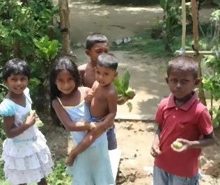 Die Kinder, auf meinen Sri Lanka Reisen - arm aber immer am lachen und Spaß machen